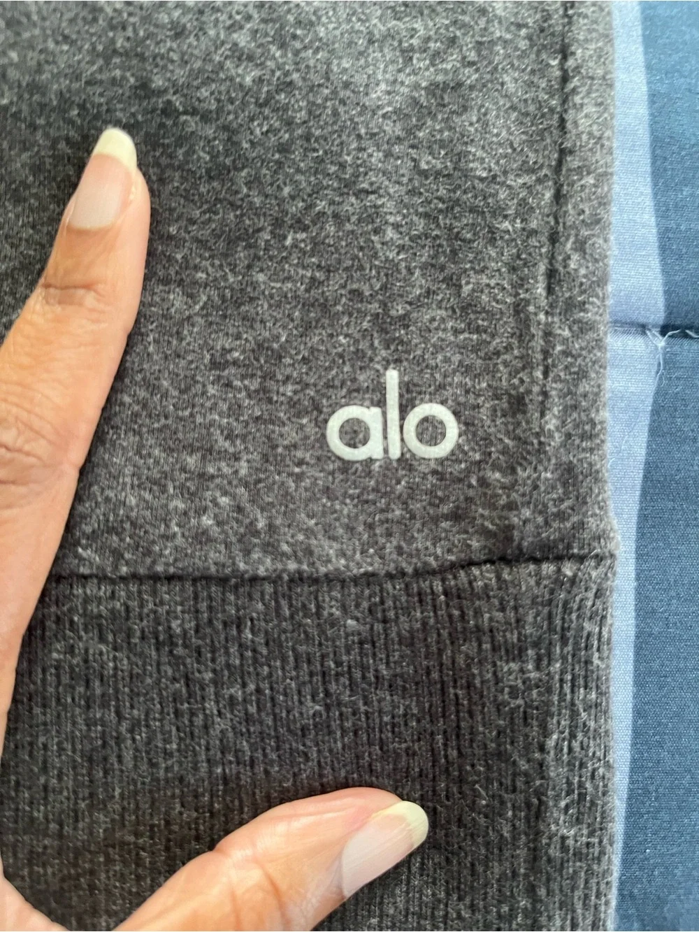 🧘🏽‍♀️ EUC Alo Yoga Charcoal Gray Intricate Long Sleeve Yoga Sweater - Sz Medium
